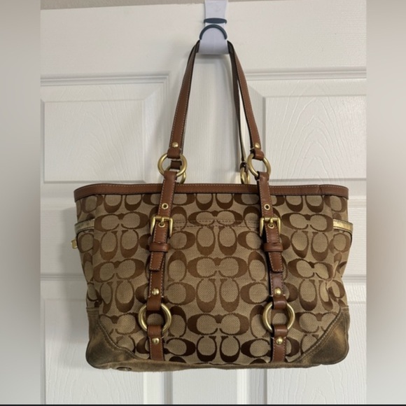 Coach Handbags - Y2K Coach shoulder bag